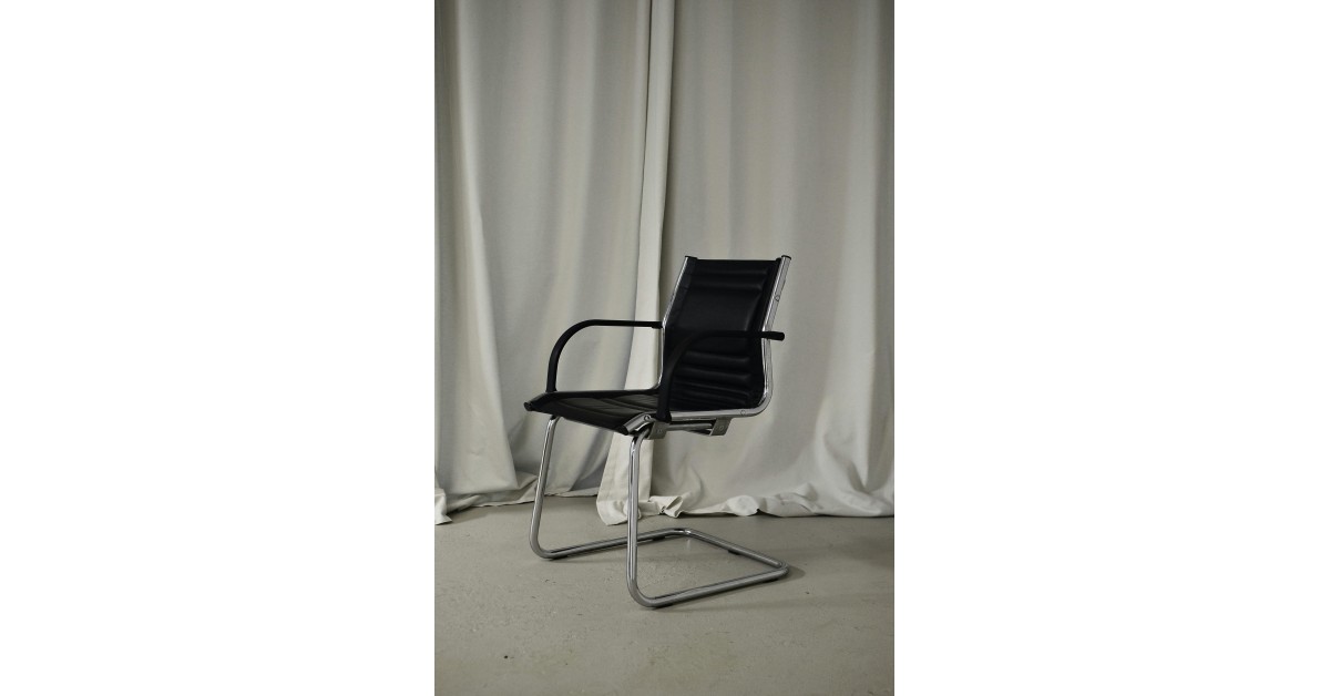 A Guide to Linings for Fire Retardant Roman Blinds